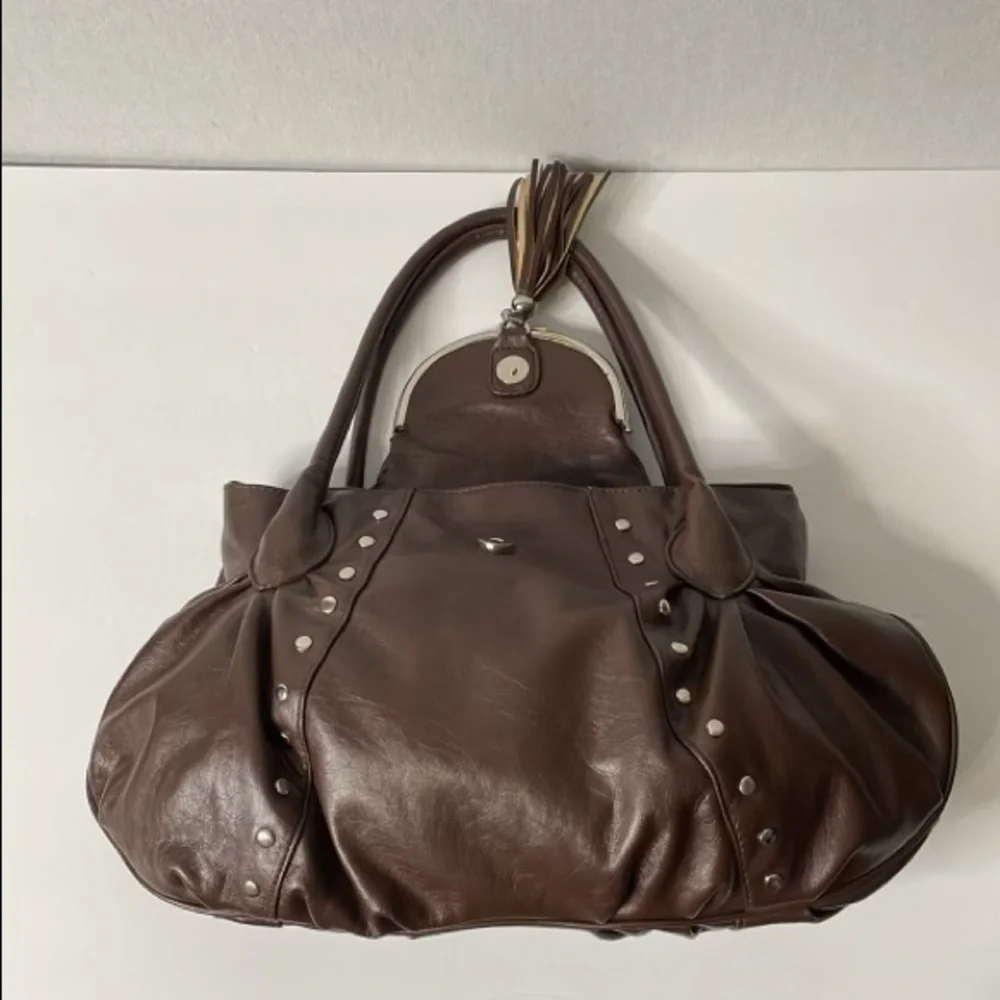 Kiss lock  ,hobo ,studded, brown leather shoulder bag - Picture 2 of 11